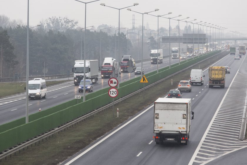 Pijany muzyk wypadł z autokaru. Pomylił drzwi...