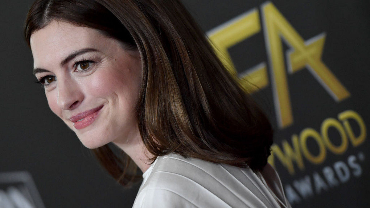 Anne Hathaway opowiedziała o poczuciu zagubienia, stanach lękowych i ciągłej potrzebie bycia doskonałą. W rozmowie z magazynem "People" aktorka wyznała, że zbyt długo w życiu robiła wszystko, czego od niej oczekiwano.