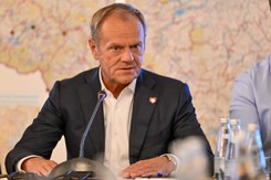 Tusk w sztabie kryzysowym: Prośba do wojewodów i zapowiedzi budowy nowych zbiorników