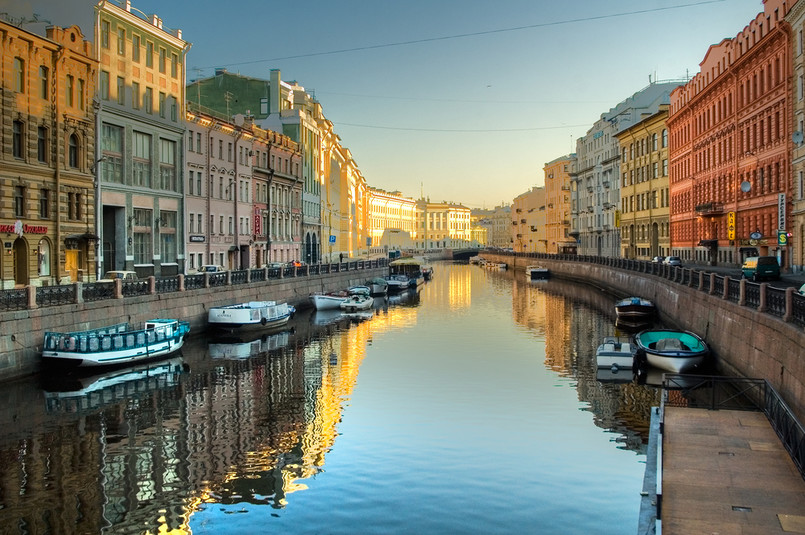 Wizy elektroniczne do Petersburga i obwodu leningradzkiego w Rosji wchodzą w życie od 1 października. Uzyskanie takiej wizy na ośmiodniowy pobyt jest bezpłatne. E-wiza wydawana będzie obywatelom 53 państw, w tym Polski.