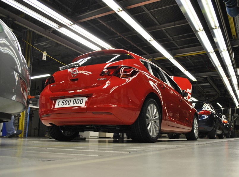 Z taśmy produkcyjnej zakładu General Motors Manufacturing Poland w Gliwicach zjechał półtoramilionowy samochód - model Astra IV ecoFLEX w kolorze czerwonym power red, z turbodieslem o pojemności 1.3