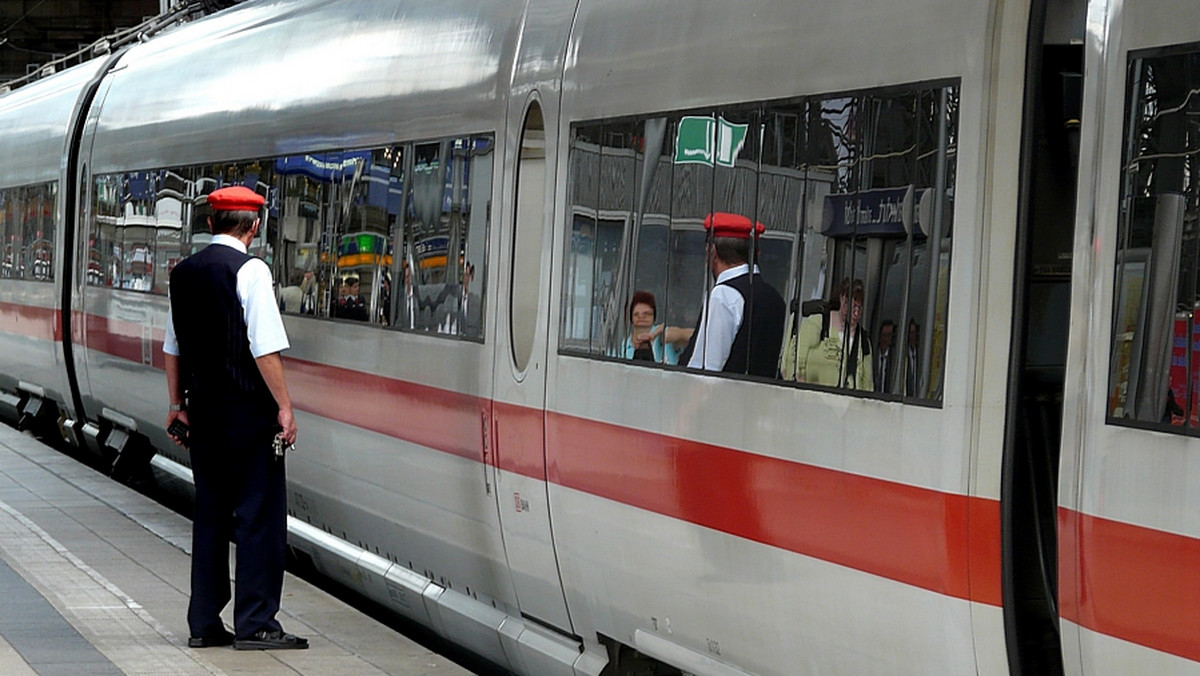 Maszyniści pociągów pasażerskich niemieckich kolei Deutsche Bahn i przewoźników prywatnych rozpoczęli o godzinie 4 rano w czwartek sześciogodzinny strajk. Akcję protestacyjną zorganizował związek zawodowy maszynistów GDL.