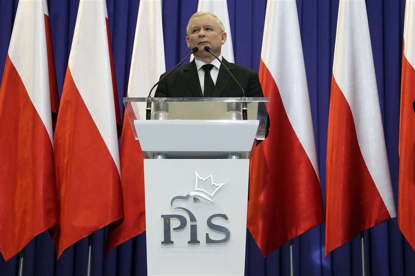 Kaczyński: Trzeba pamiętać o ofiarach smoleńskich