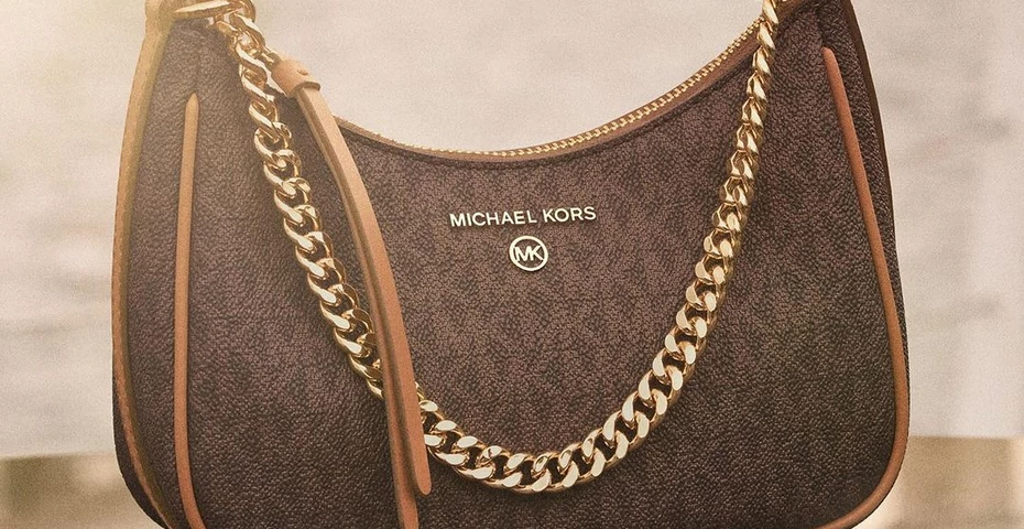 Te torebki Michaela Korsa zapierają dech. Pakowne shoppery idealne do pracy