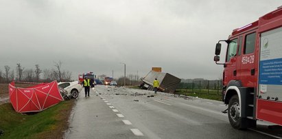 Koszmarny wypadek na Mazowszu. Kierowca bmw nie miał żadnych szans