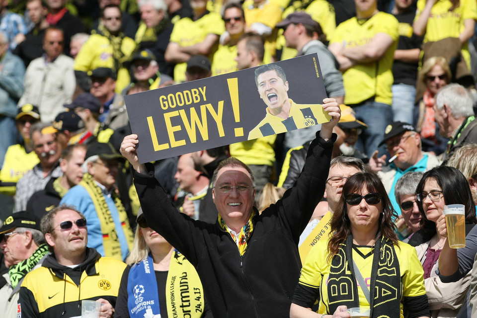 Kibice Borussii Dortmund dziękowali Robertowi Lewandowskiemu