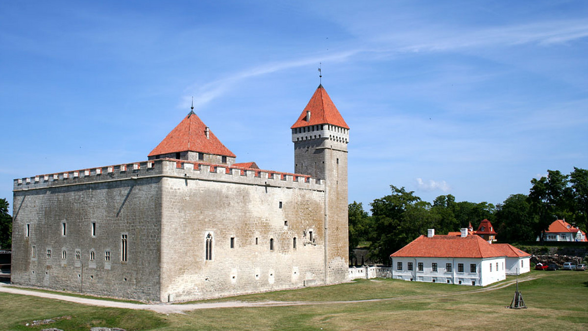 Wydawać by się mogło, że to wakacje - koszmar. Jadąc samochodem nie ma szans na otworzenie okna, pedałując na rowerze będziesz gnał i nie zwolnisz nawet na chwilkę, choćbyś padał ze zmęczenia. Dopadną cię wszędzie.