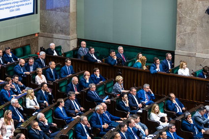 800 plus, nowela budżetu, referendum, system kaucyjny. W Sejmie gorące dni