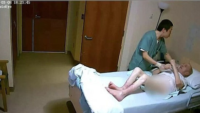 Szégyentelen: ököllel ütlegelte az ápoló a 89 éves nagypapát - videó