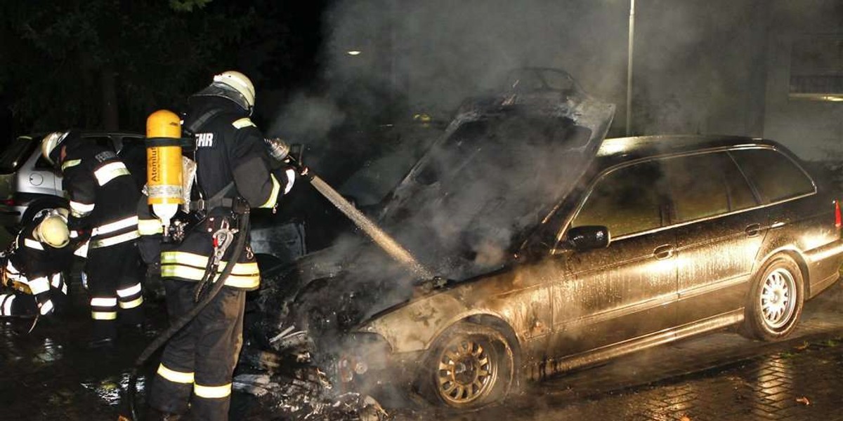 Palą auta bogaczy w Niemczech. Dlaczego?