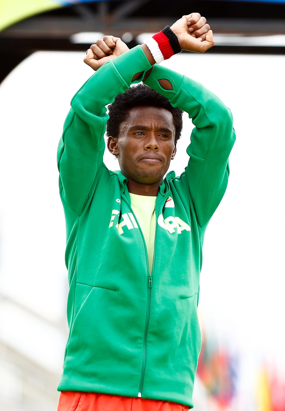 Fejisa Lilesa slavi srebrnu medalju na OI u Riju 2016.