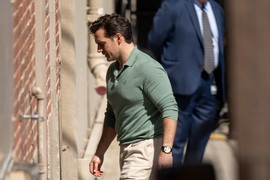 Najpoželjniji holivudski NEŽENJA postao otac u 41. GODINI: Od 2021. je u vezi sa OVOM BOGATAŠICOM, ali neće da se ženi