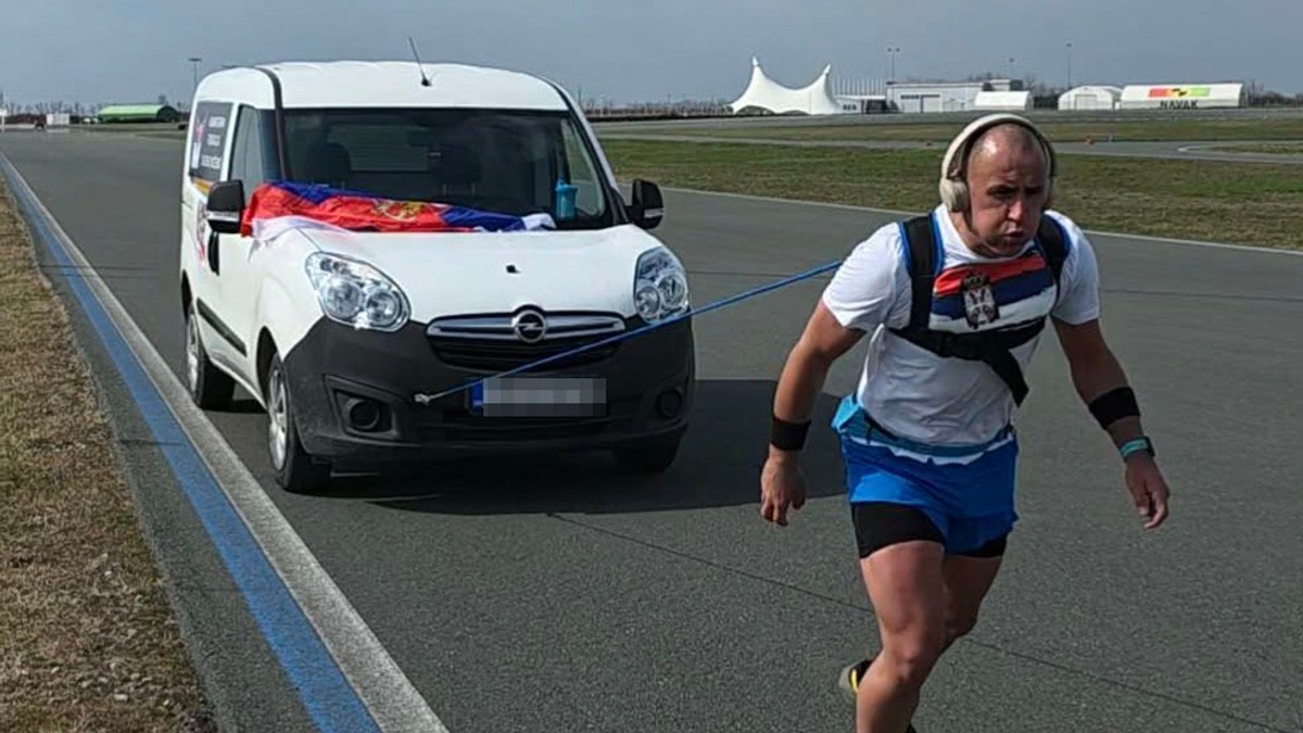 Marko Nikolić vuča auta 24 časa u Beogradu