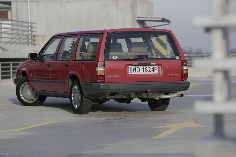 Mercedes S124 kontra Volvo 740 kombi - który klasyk będzie lepszy na co dzień