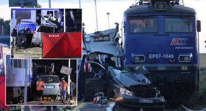 Horror na przejeździe w Miłogoszczy. Lokomotywa ciągnęła osobówkę przez kilkaset metrów. W środku były dzieci