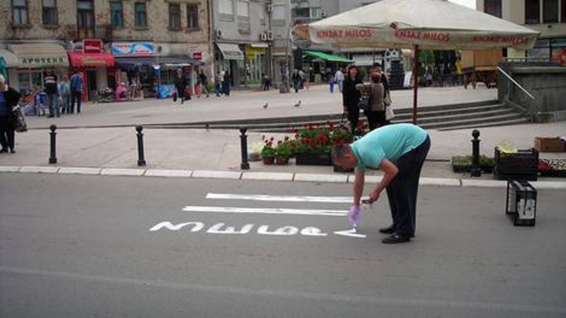 Nikola je sam nacrtao pešački prelaz - od putara je dobio sramnu reakciju