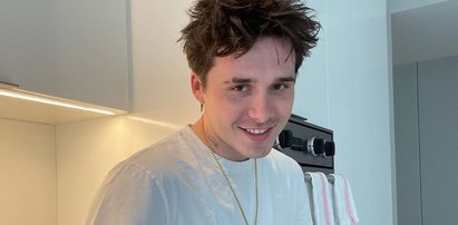 Brooklyn Beckham pokazał, jak robi rybę z frytkami. Nie uwierzysz, co do niej dodał