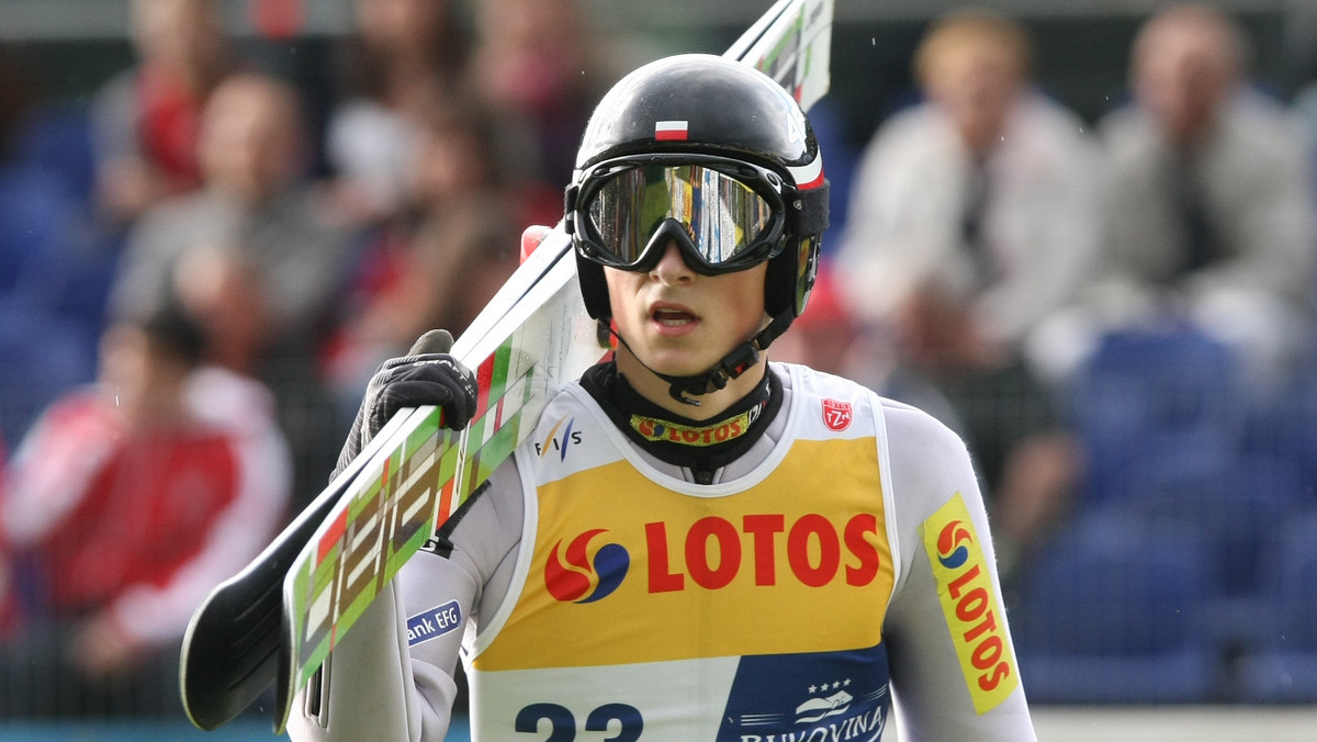 Tom Hilde wygrał niedzielny konkurs z cyklu Pucharu Kontynentalnego w Engelbergu. Prowadzący po pierwszej serii Bartłomiej Kłusek wygrałby lub stanąłby na podium, jednak nie ustał swojego finałowego skoku - pisze skijumping.pl