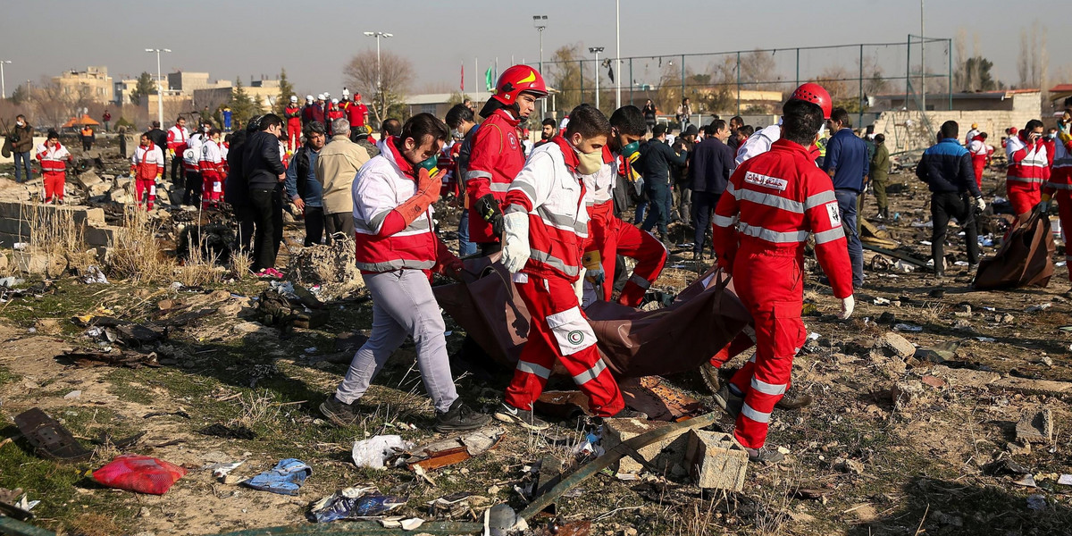 Eksperci o śmierci 176 osób: bomba, gwałtowne zdarzenie w powietrzu 