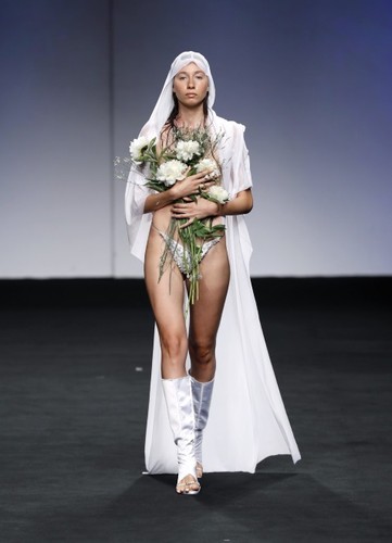 Pokaz kolekcji Di Petsa wiosna/lato 2020 na Mercedes-Benz Fashion Week w Madrycie