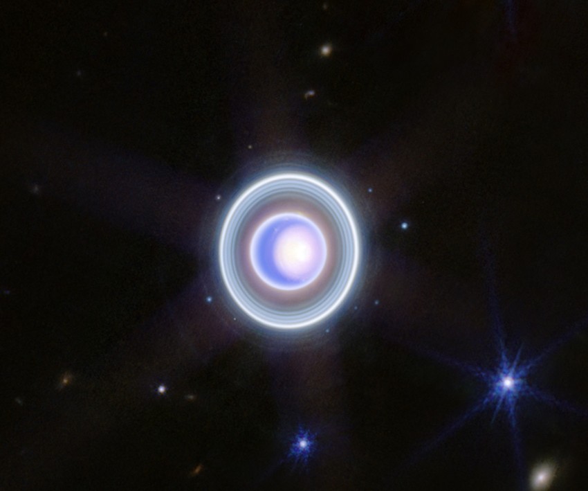 Uranovi prstenovi na detaljnoj slici od kompilacije snimaka teleskopa "Džejms Veb" 21. decemba 2023.