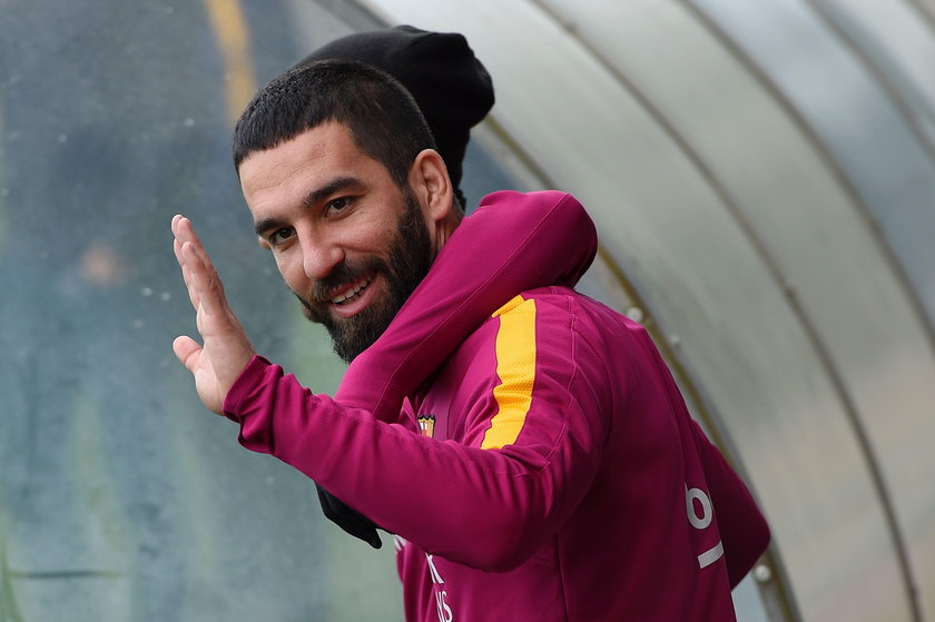 Arda Turan przegrał fortunę, pobił dziennikarza i zrezygnował z kadry