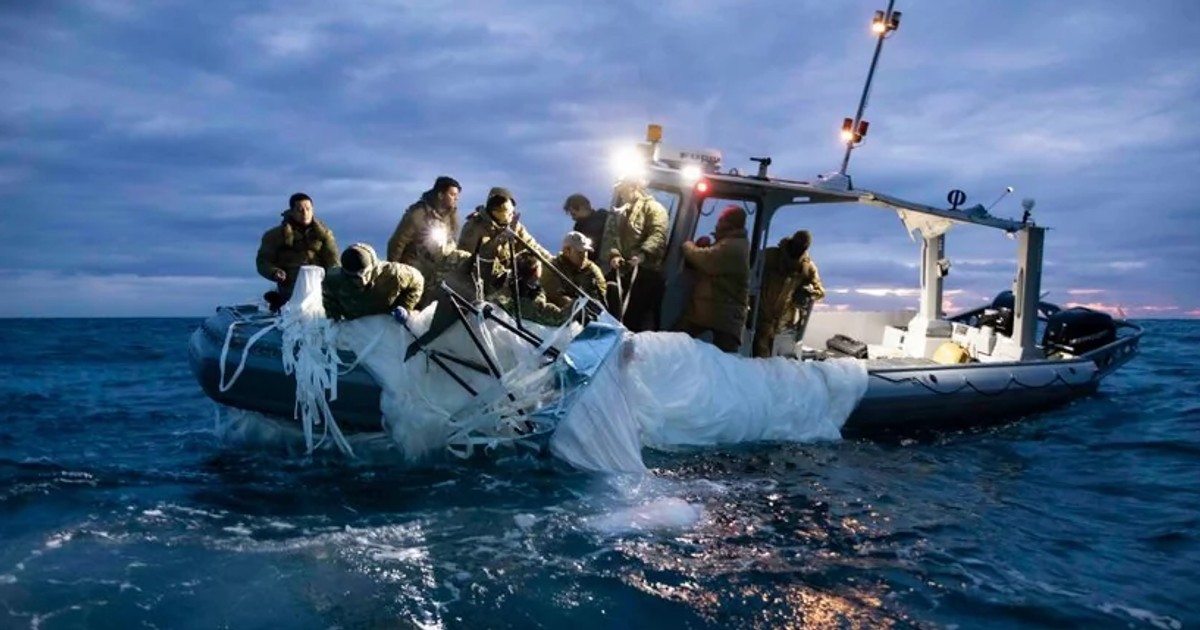 Co jsou sestřelené předměty?  Biden sestavuje svůj tým, Trudeau „vidí trend“