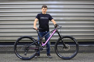 Zaczynali w piwnicy, konkurują z największymi. Antidote Bikes, czyli rowery idealne na downhill