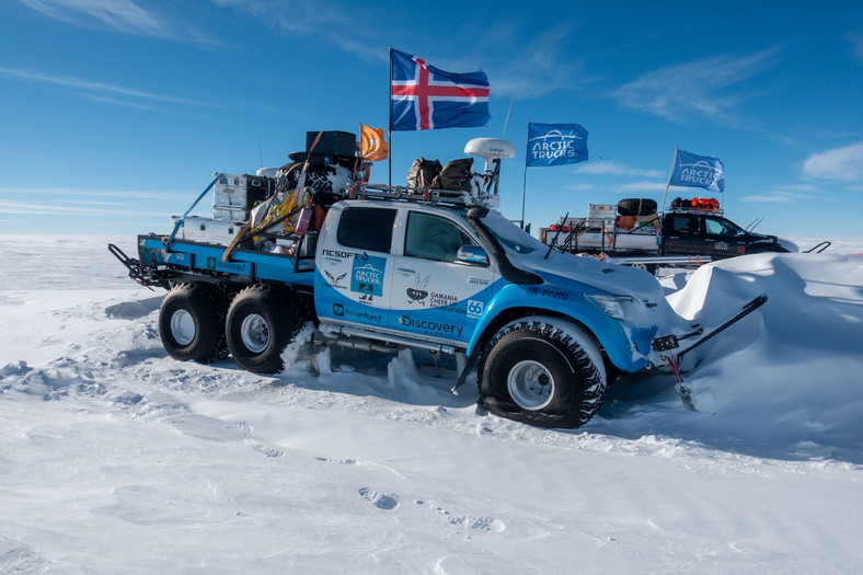 Toyota Hilux 6x6 Arctic Trucks