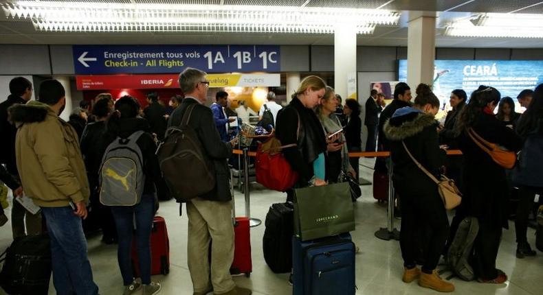 American and British spy agencies have tried to intercept data from passengers' mobile phones on commercial airlines including Air France, French media has reports