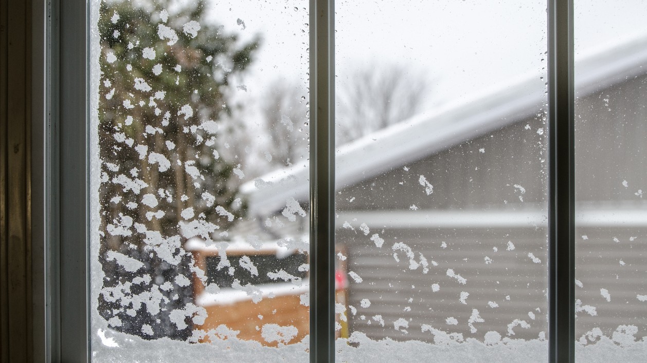 Intenzívne vetranie za mrazu skutočne zbavuje interiér choroboplodných zárodkov. (ilustračné foto)