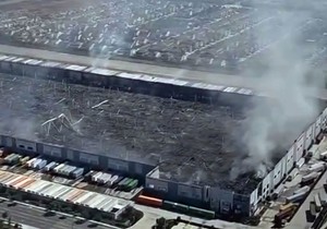 snimci fabrike koja je izgorela nakon što je zapalio radnik