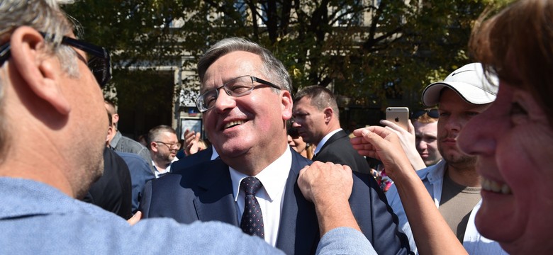 Komorowski pożegnał mieszkańców Warszawy. "Jestem połączeniem Bartoszewskiego z Mazowieckim". ZDJĘCIA