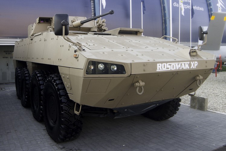 Kołowy Transporter Opancerzony Rosomak XP zaprezentowany podczas XXIII Międzynarodowego Salonu Przemysłu Obronnego w Kielcach. (zuz) PAP/Michał Walczak