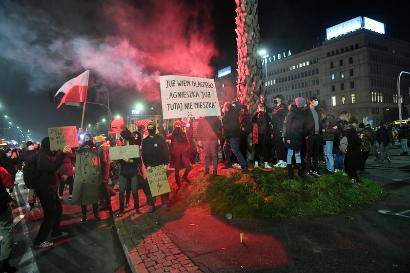 Trwa protest kobiet w Warszawie