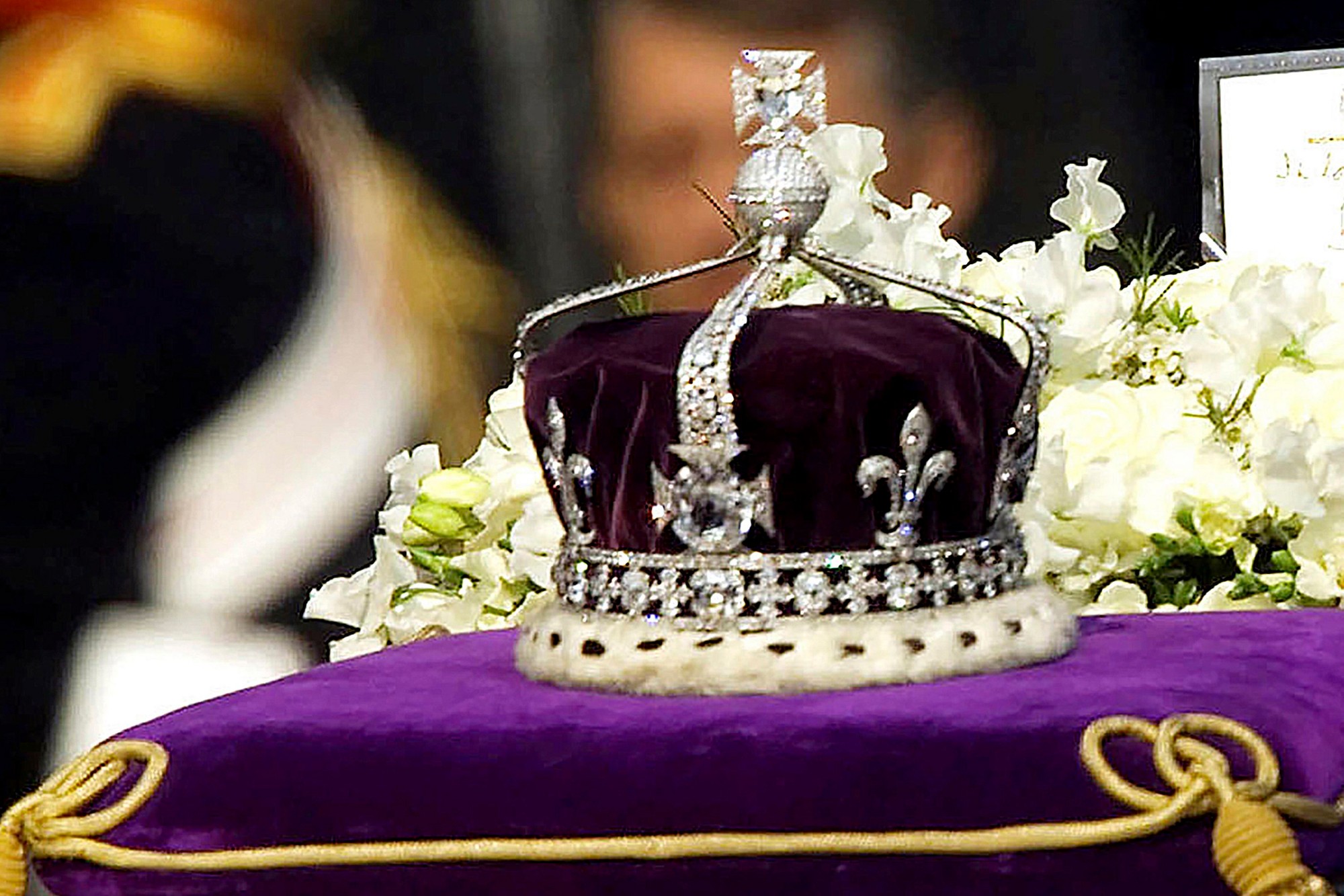 Kamila bude mať korunu kráľovnej Márie, ale bez diamantu Koh-i-Noor.