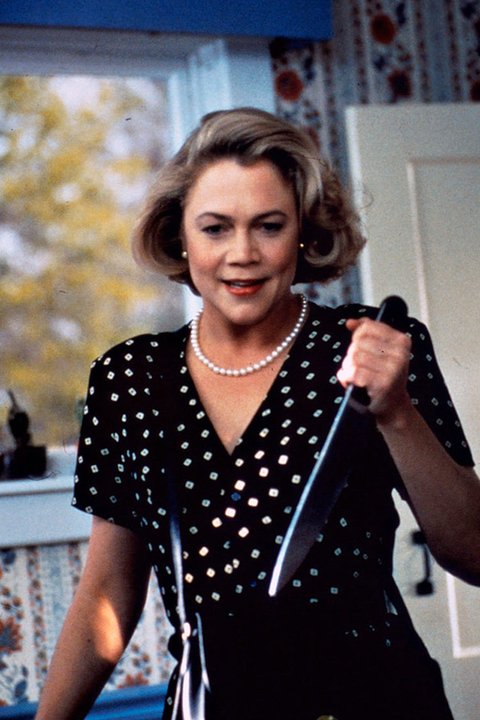 Kathleen Turner jako Beverly R. Sutphin w filmie "W czym mamy problem?" (1994)