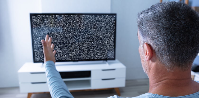Seniorzy mogą stracić dostęp do telewizji. Uznają to za wrogi atak?