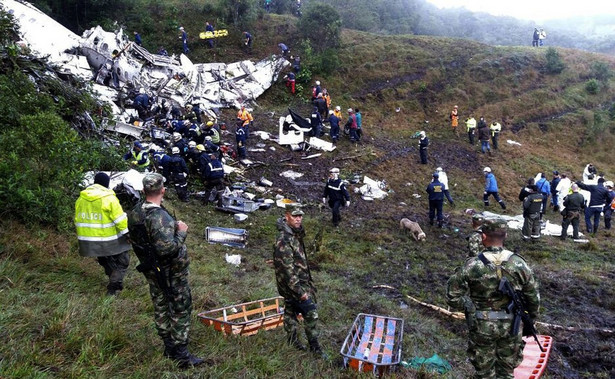 Kolumbia: Pilot rozbitego samolotu zgłaszał kontrolerom brak paliwa