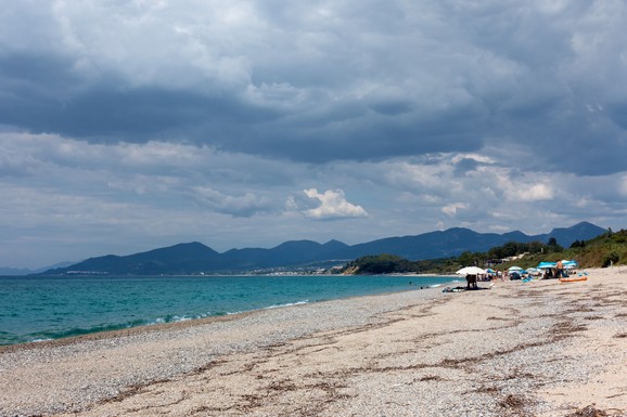 Zaboravite na Lefkadu i Tasos! Ova plaža u Grčkoj IZGLEDA KAO RAJ: Prostire se na čak 25 kilometara i osvaja na prvi pogled