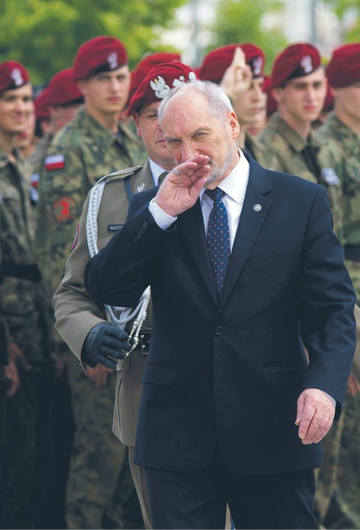 Minister Macierewicz kontynuuje to, co ustalił Siemoniak