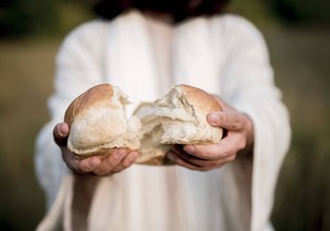 Šta sme da se jede na Veliku subotu i da li se posti: Samo ovo se iznosi na trpezu