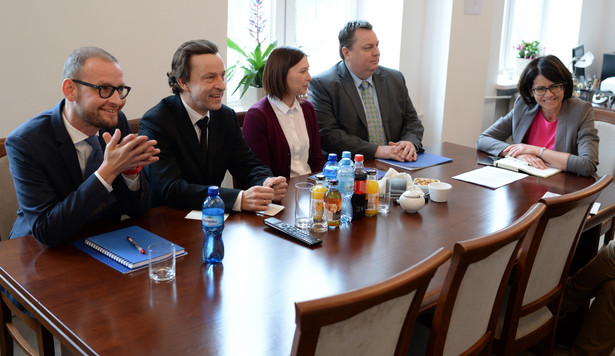 Minister cyfryzacji Anna Streżyńska podczas spotkania z przedstawicielami Facebooka, PAP/Jacek Turczyk