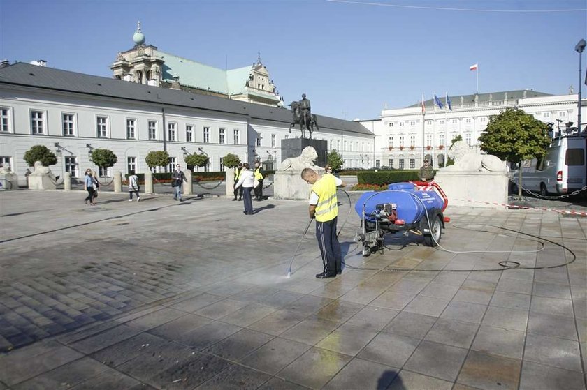 Barierki znikły sprzed Pałacu