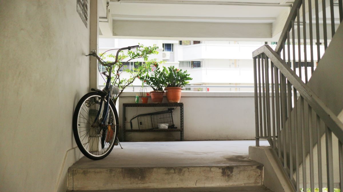 Nawet 5000 zł mandatu. Tych rzeczy nie wolno trzymać na klatkach schodowych