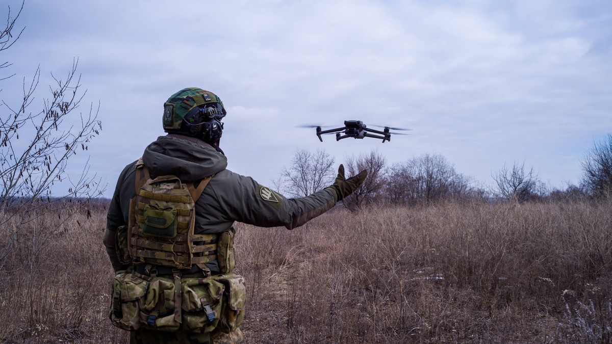 Ukrajinski specijalac sa dronom, ilustracija