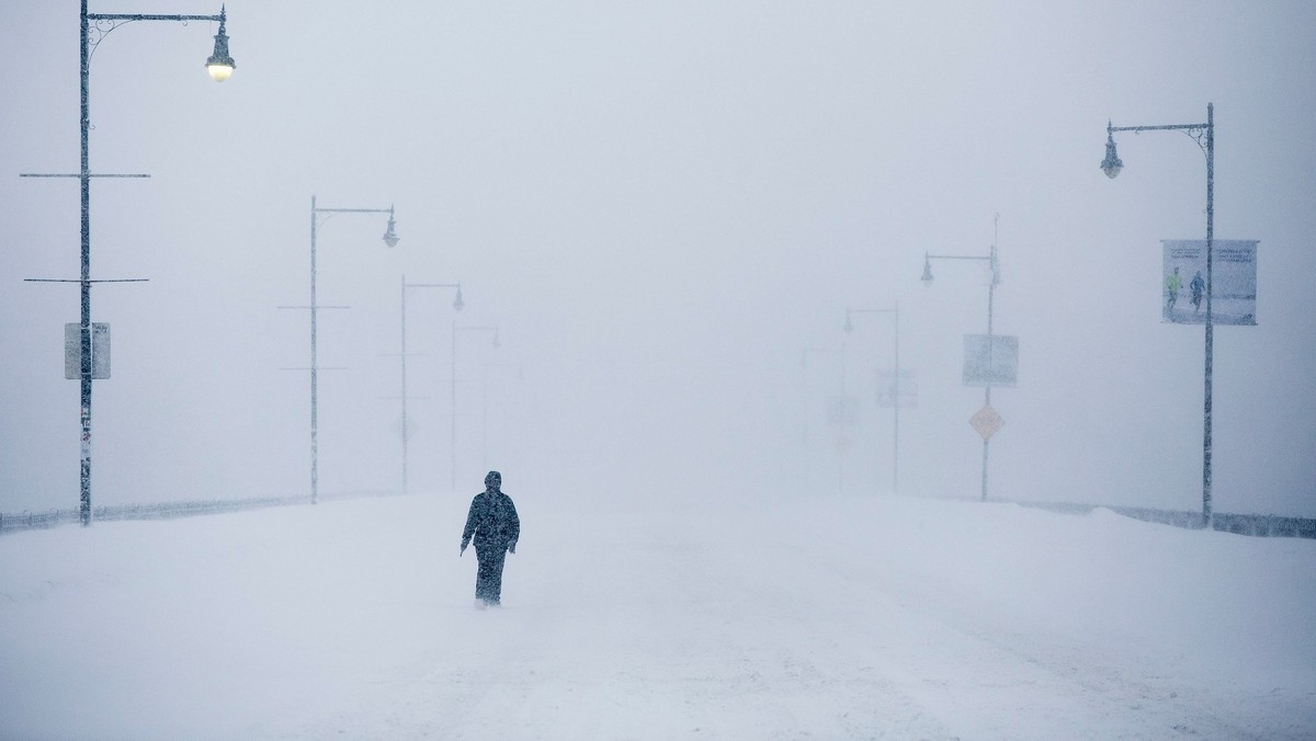 Meteorolodzy ostrzegają przed kolejną falą mrozów w USA. Najbardziej dotknięte będzie Wschodnie Wybrzeże i Środkowy Zachód, ale i na południu zrobi się zimno. Telewizja Weather Channel mówi o "arktycznej inwazji".