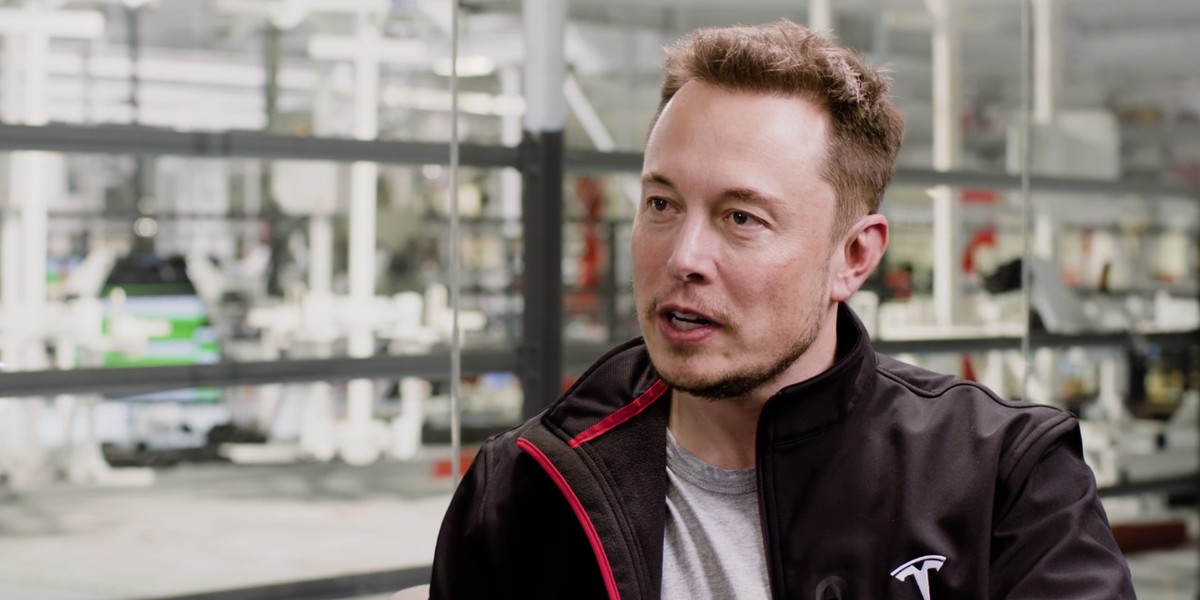 Elon Musk poinformował niedawno na Twitterze, że rozważa wycofanie Tesli z giełdy i ma już zabezpieczone środki na ten cel. Po tych informacjach akcje motoryzacyjnej spółki wzrosły o ponad 7 proc., a następnie notowania zostały zawieszone