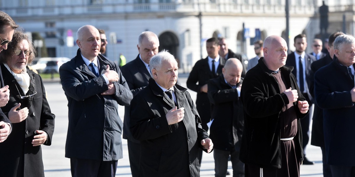 Jarosław Kaczyński podczas oficjalnych uroczystości.