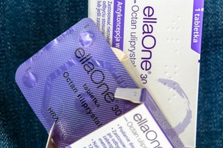 Gdzie kupisz pigułkę 'dzień po'? 'Pilotaż antykoncepcji awaryjnej to kpina'